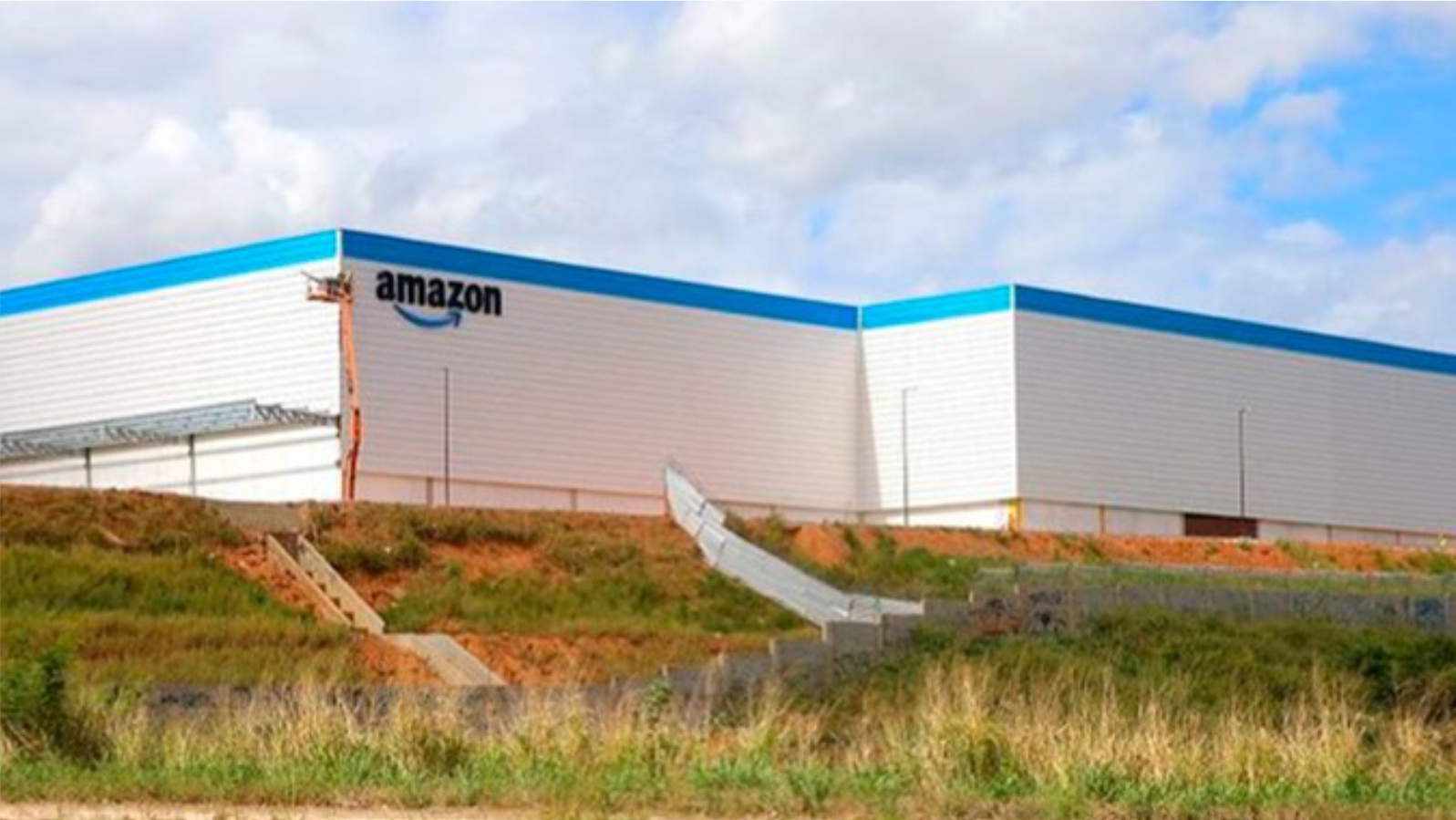 Ciamon_fachada do galpão Amazon_Fortaleza